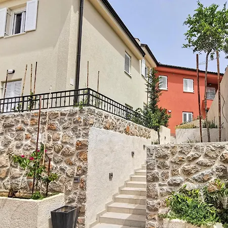 Stunning Home In Miholascica