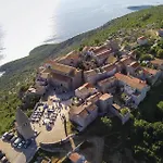 Stunning Home In Miholascica Vikendica Miholascica