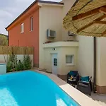 Stunning Home In Miholascica * Miholascica
