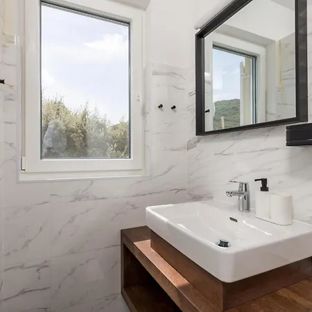 度假居 Awesome In Miholascica