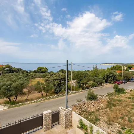 度假居 Awesome In Miholascica