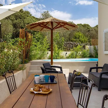 度假居 Awesome In Miholascica