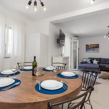 Stunning Home In Miholascica