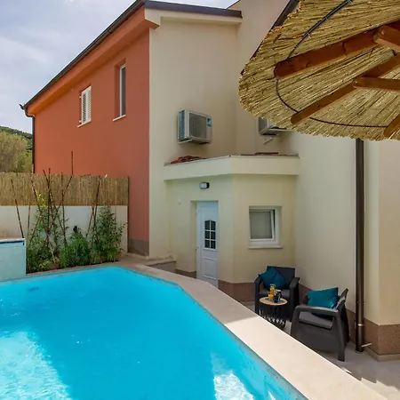 Stunning Home In Miholascica * Miholascica