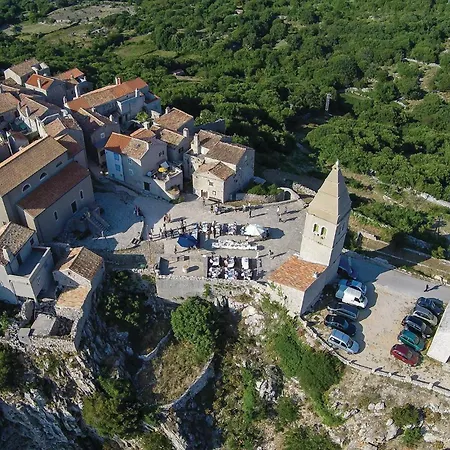 Stunning Home In Miholascica * Miholascica
